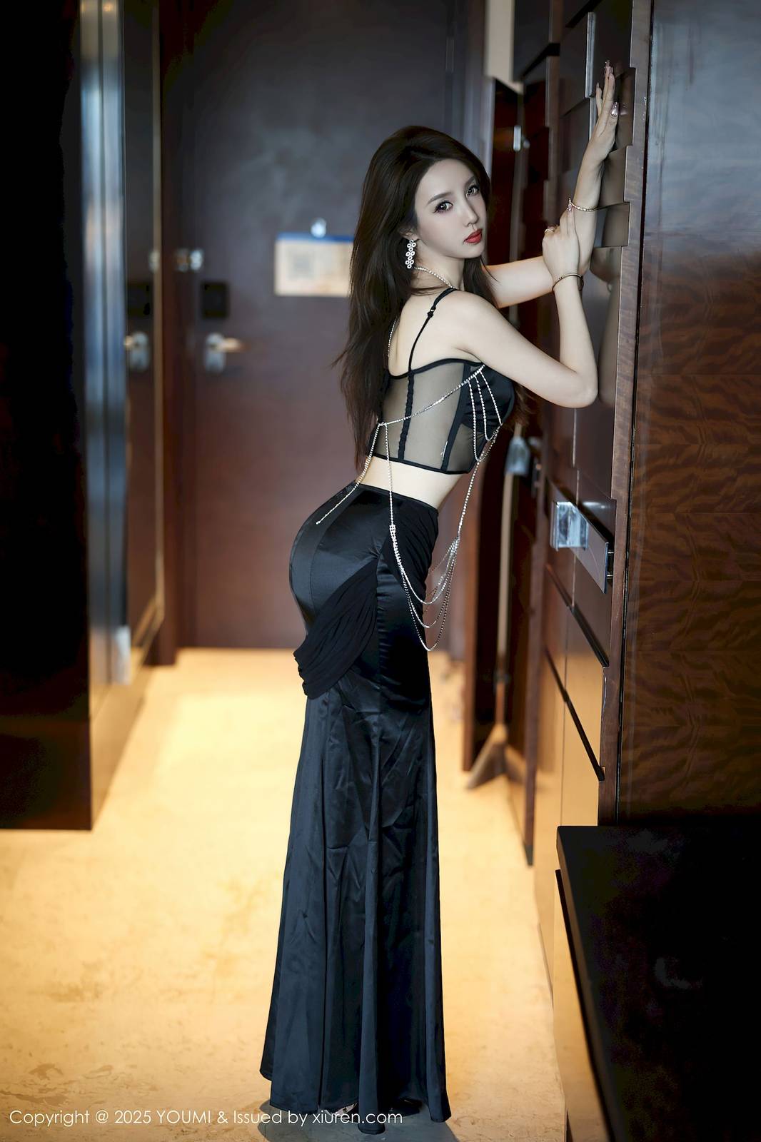 尤蜜荟新人模特桃桃·夭夭twins黑色长裙首套写真-4