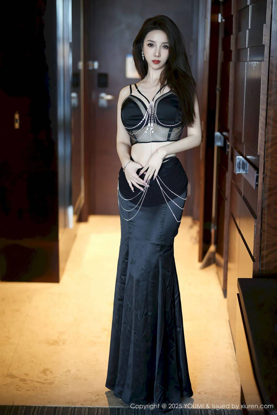 尤蜜荟新人模特桃桃·夭夭twins黑色长裙首套写真-5