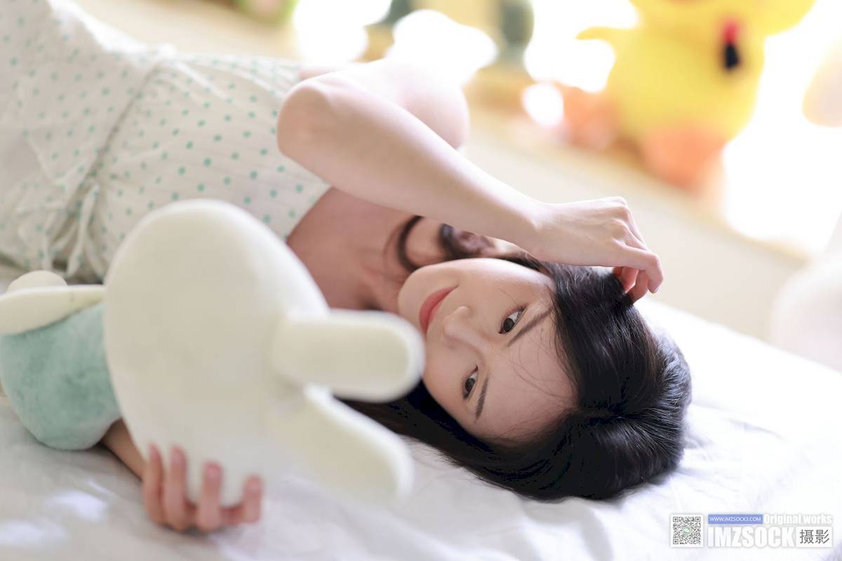 MZSOCK爱美足梦瑶吊带睡衣轻握毛绒兔子玩偶写真-98