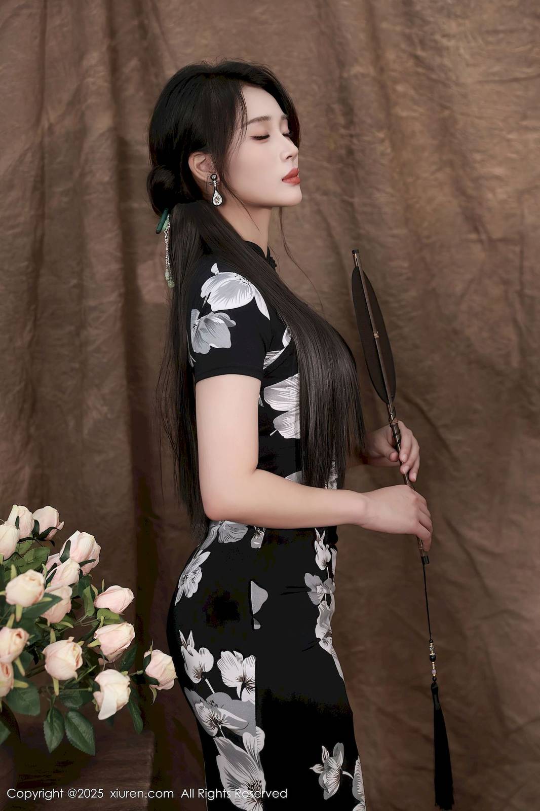 秀人网模特南乔黑色旗袍搭配魅惑黑丝性感写真-5