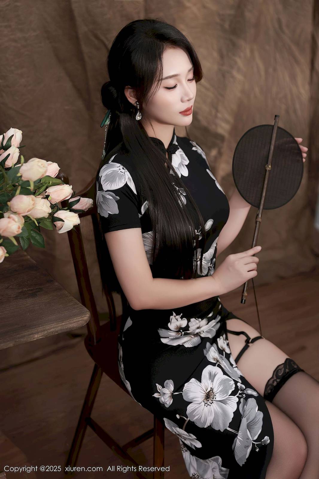 秀人网模特南乔黑色旗袍搭配魅惑黑丝性感写真-14