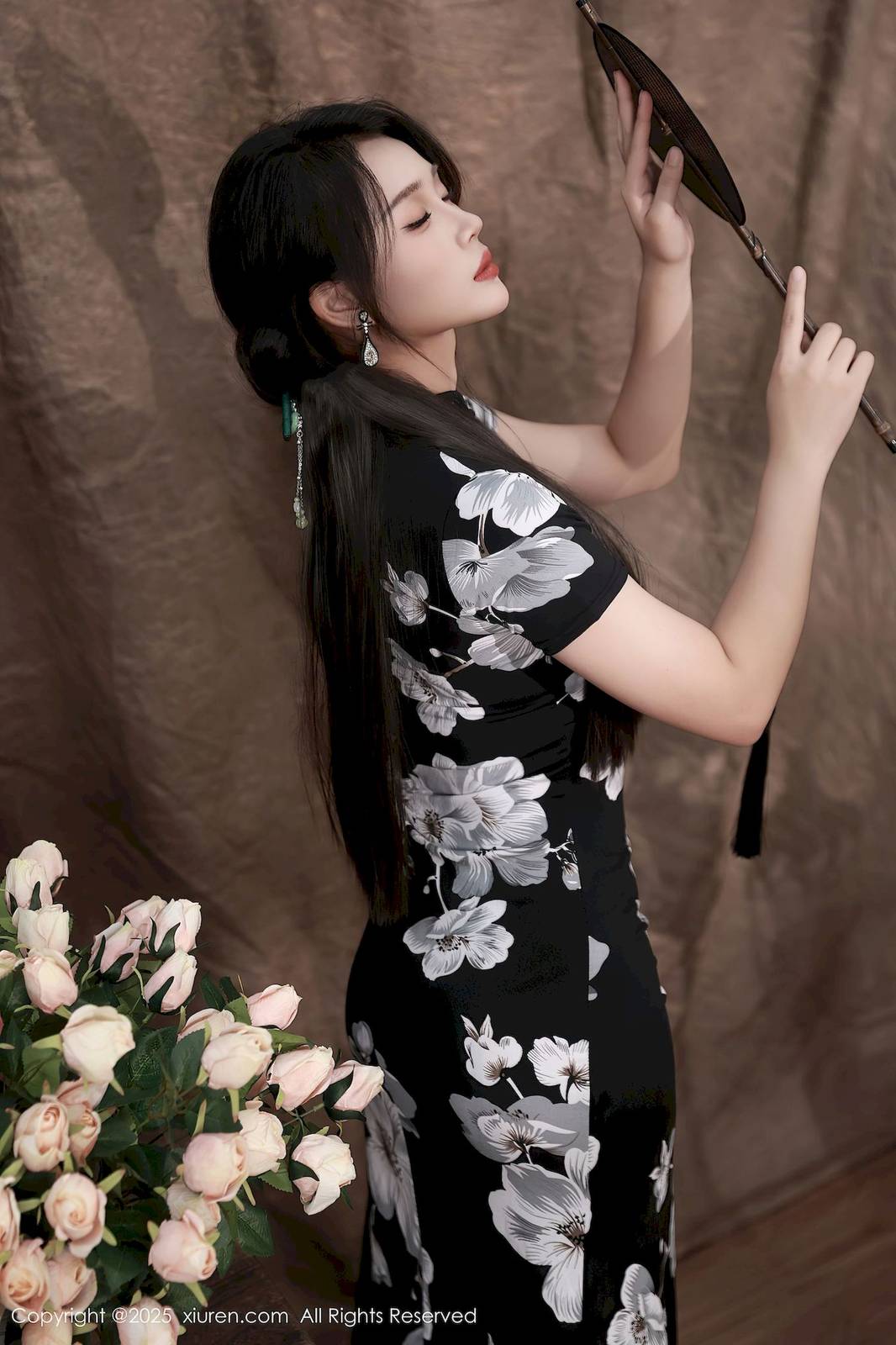 秀人网模特南乔黑色旗袍搭配魅惑黑丝性感写真-8