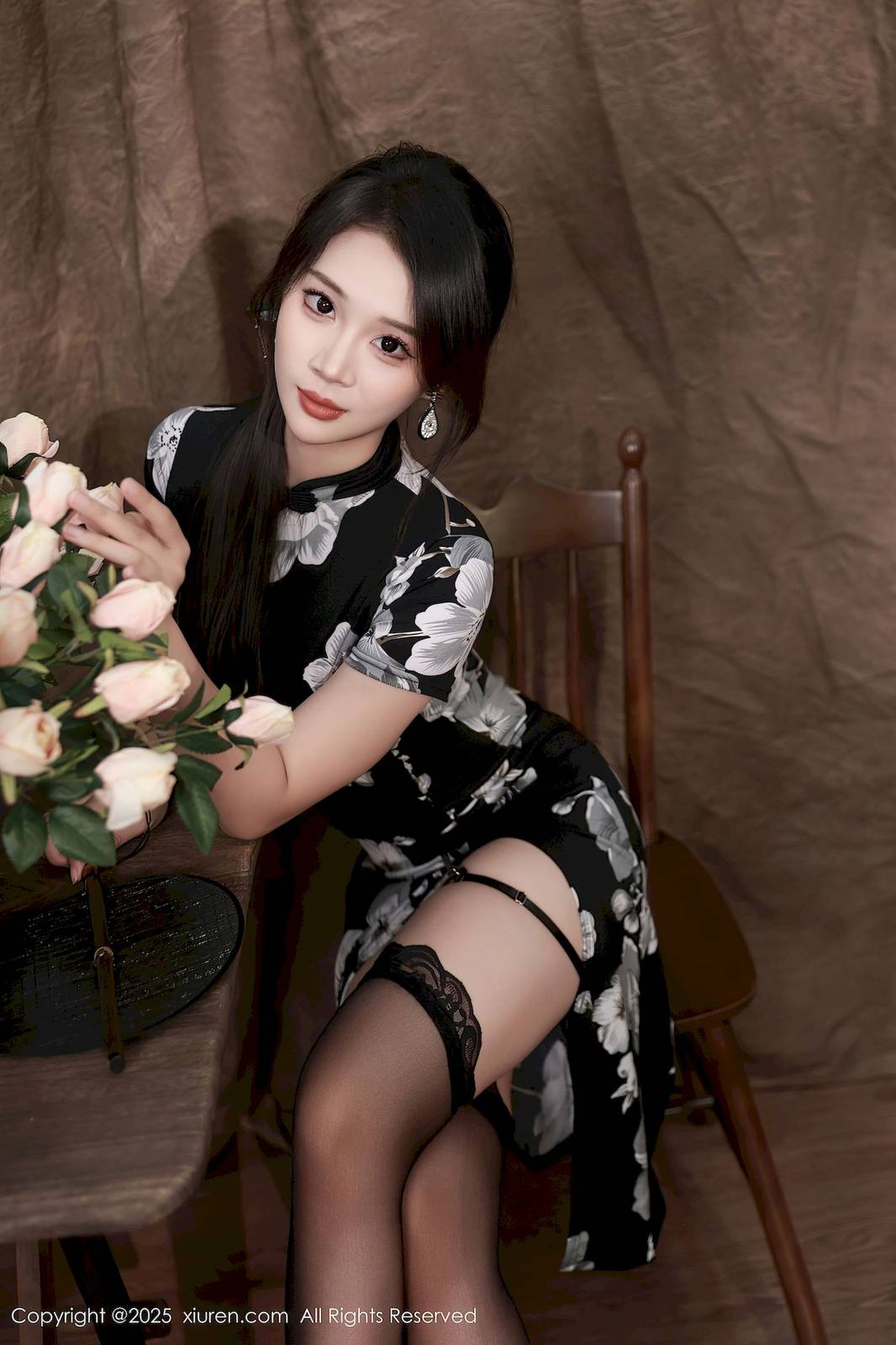 秀人网模特南乔黑色旗袍搭配魅惑黑丝性感写真-18