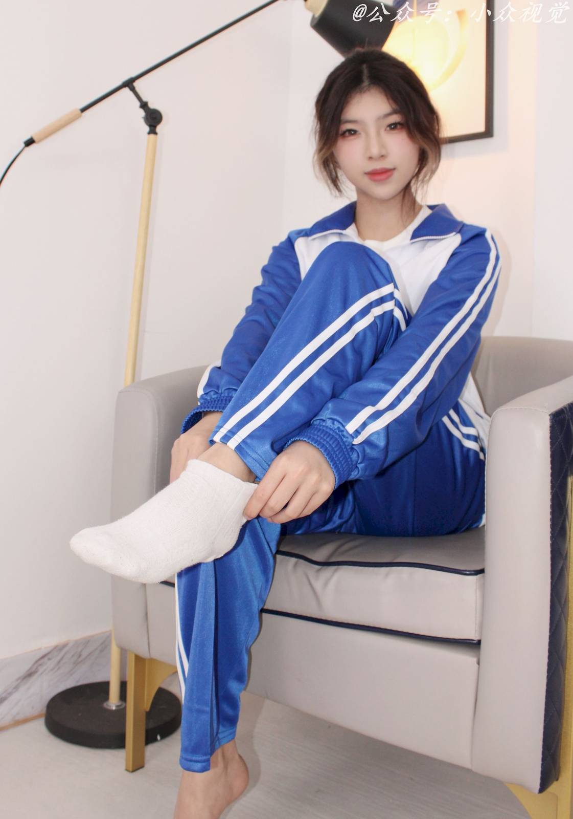 小众视觉模特彤彤蓝白拼接运动套装‌休闲写真-131