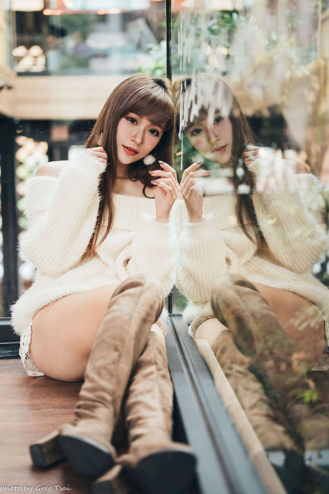 养眼美女凯云身着‌白色毛绒针织上衣户外慵懒写真-54