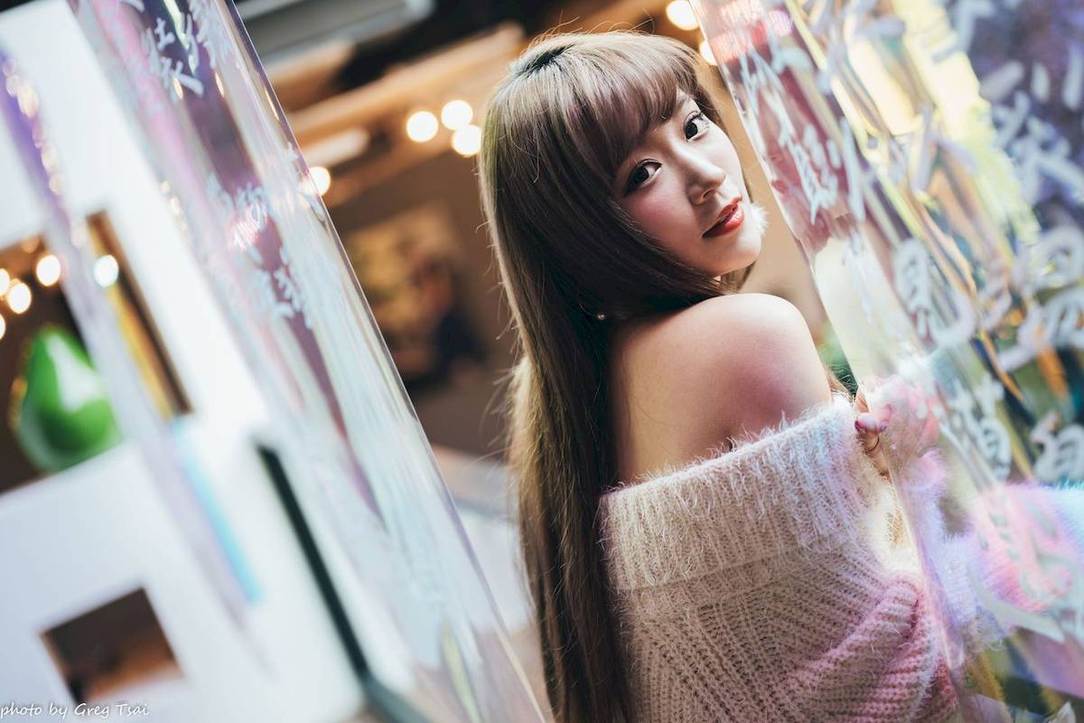 养眼美女凯云身着‌白色毛绒针织上衣户外慵懒写真-112