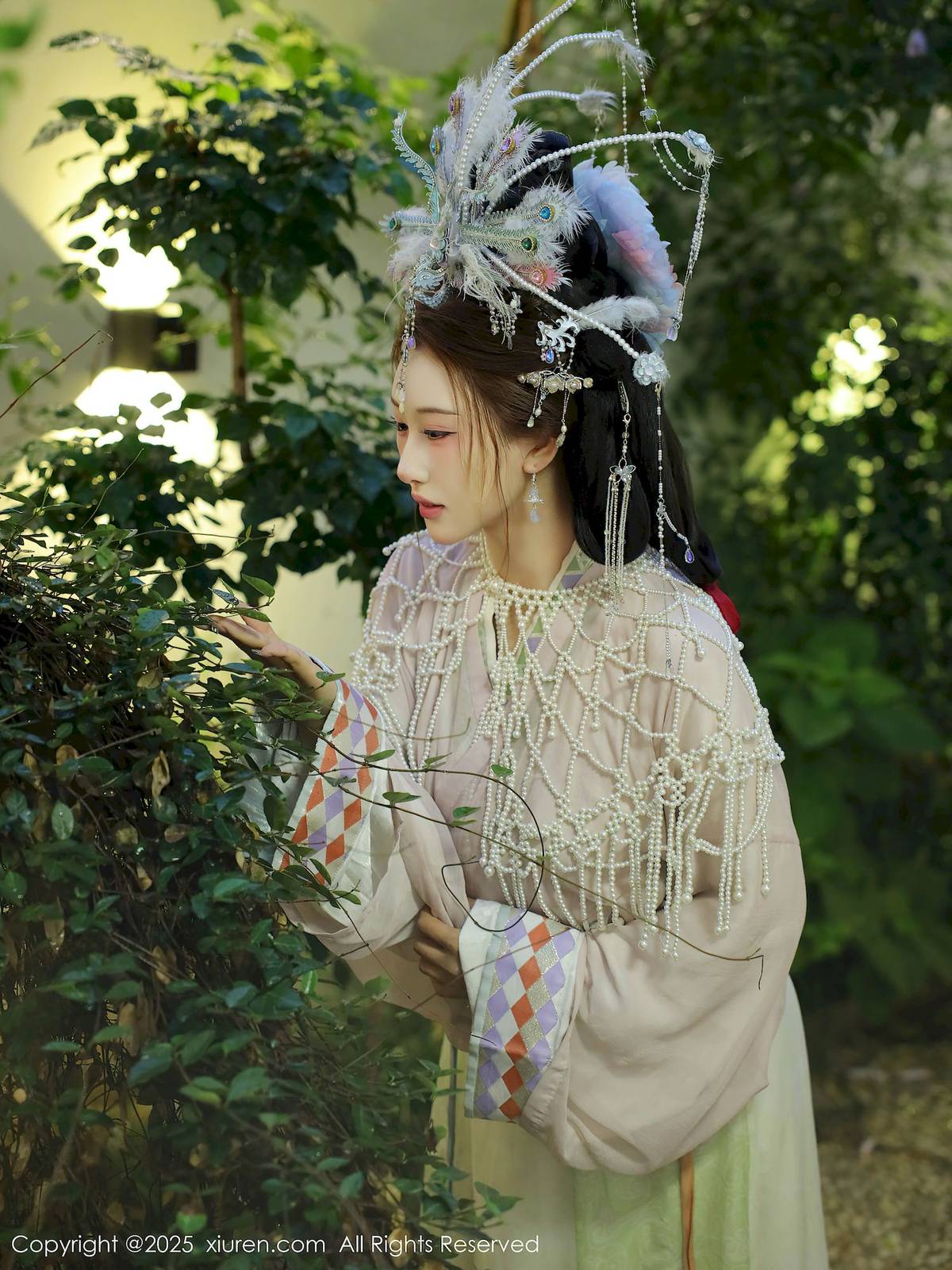 秀人网新人梨霜儿浅色古装服饰丰腴身材性感写真-22