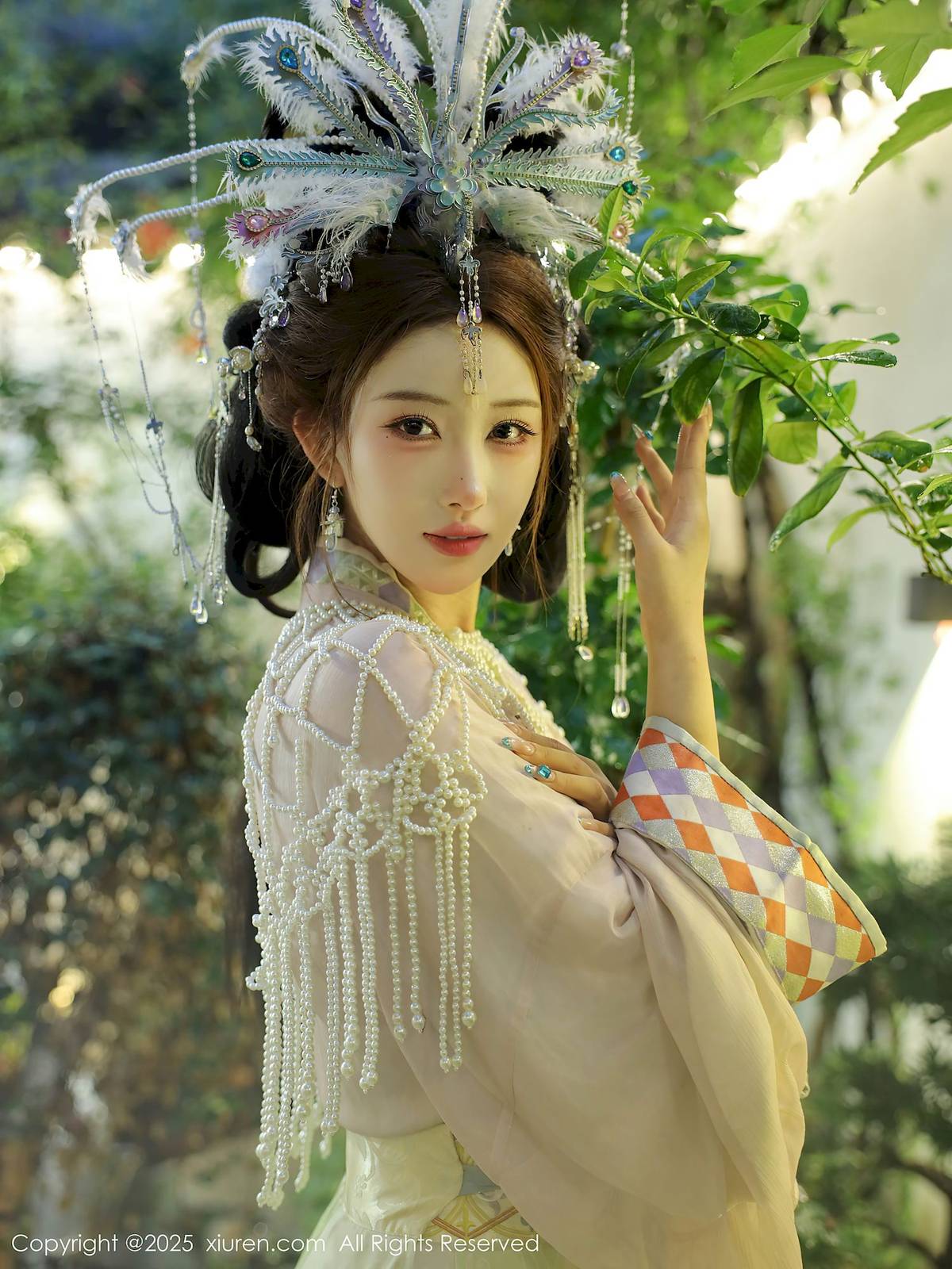 秀人网新人梨霜儿浅色古装服饰丰腴身材性感写真-31