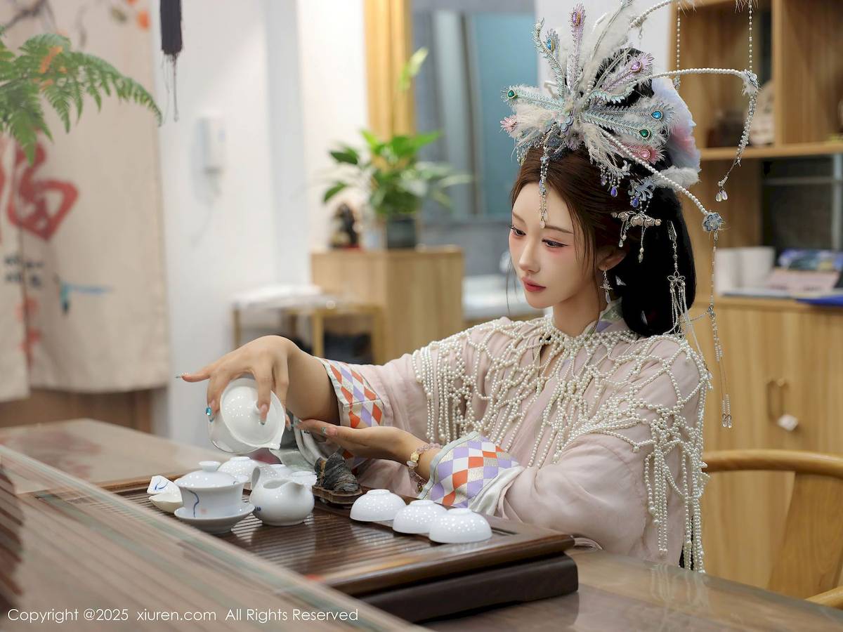 秀人网新人梨霜儿浅色古装服饰丰腴身材性感写真-32