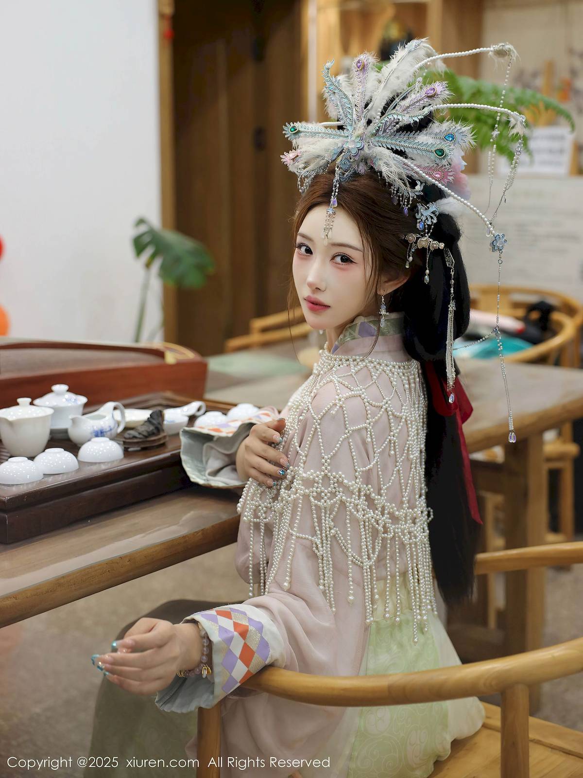 秀人网新人梨霜儿浅色古装服饰丰腴身材性感写真-37