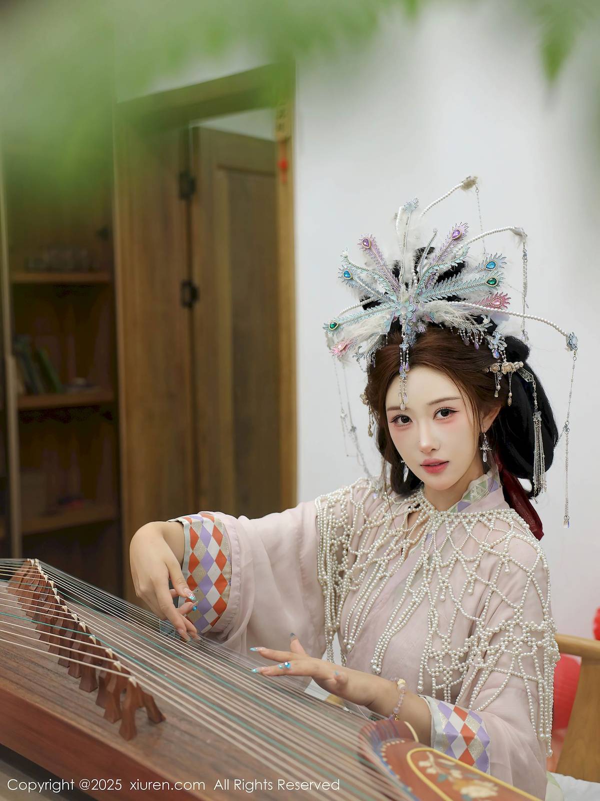 秀人网新人梨霜儿浅色古装服饰丰腴身材性感写真-43