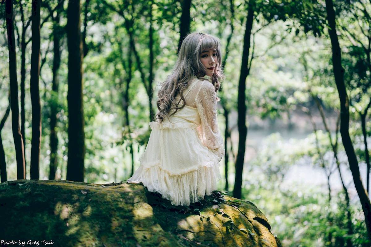 凯云白色蕾丝连衣裙浅色系穿搭梦湖主题写真-34