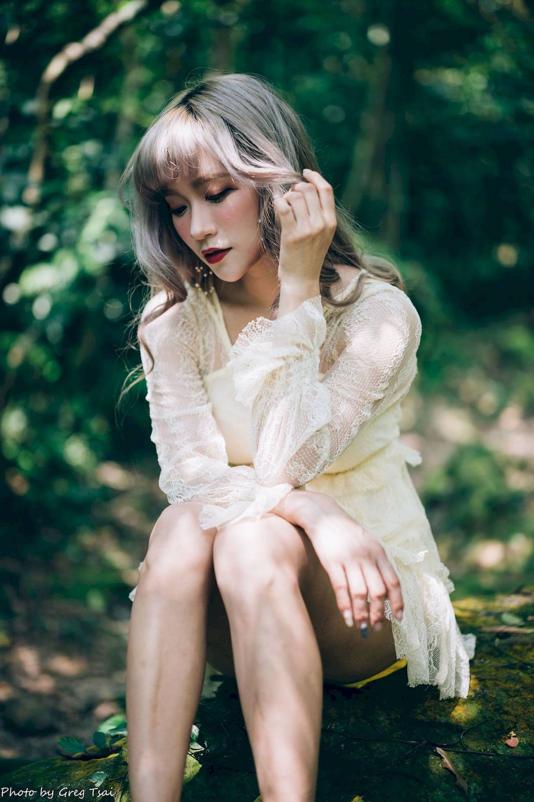 凯云白色蕾丝连衣裙浅色系穿搭梦湖主题写真-32