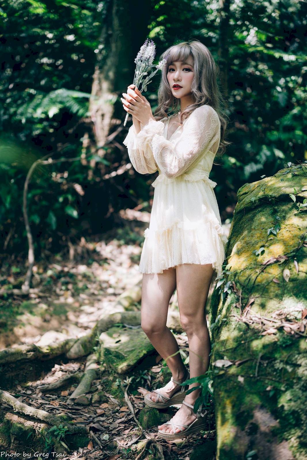 凯云白色蕾丝连衣裙浅色系穿搭梦湖主题写真-41