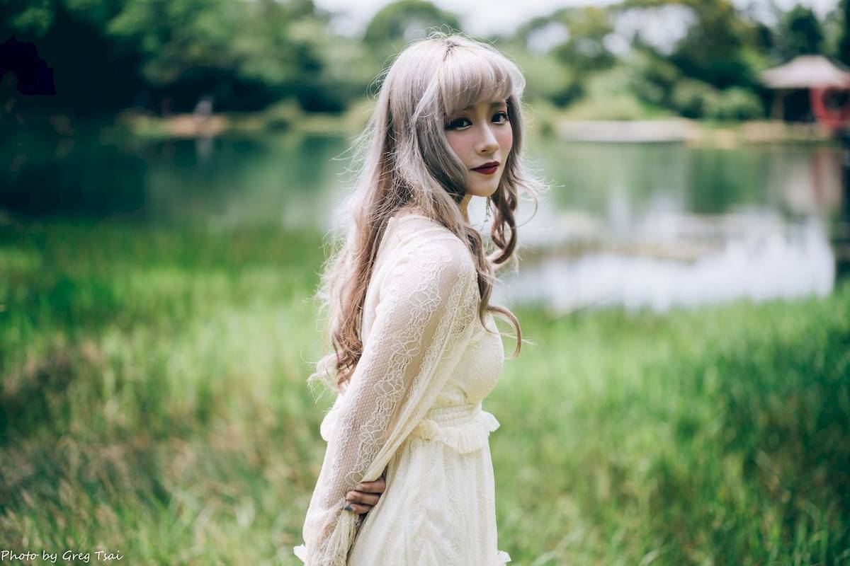 凯云白色蕾丝连衣裙浅色系穿搭梦湖主题写真-45