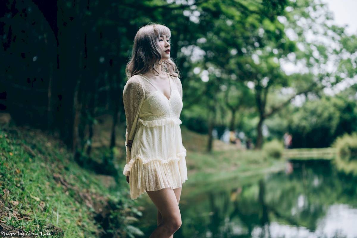 凯云白色蕾丝连衣裙浅色系穿搭梦湖主题写真-54