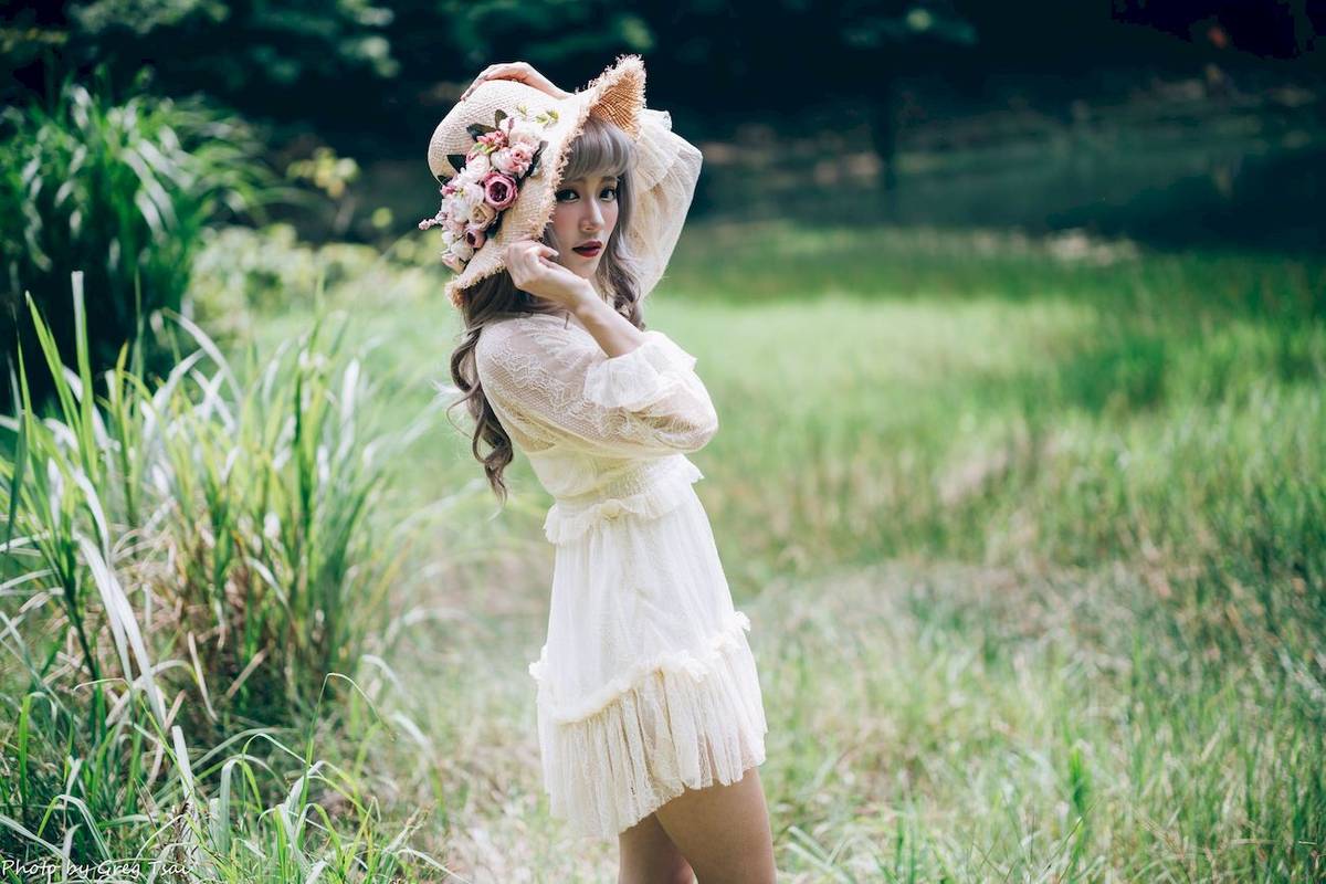 凯云白色蕾丝连衣裙浅色系穿搭梦湖主题写真-50