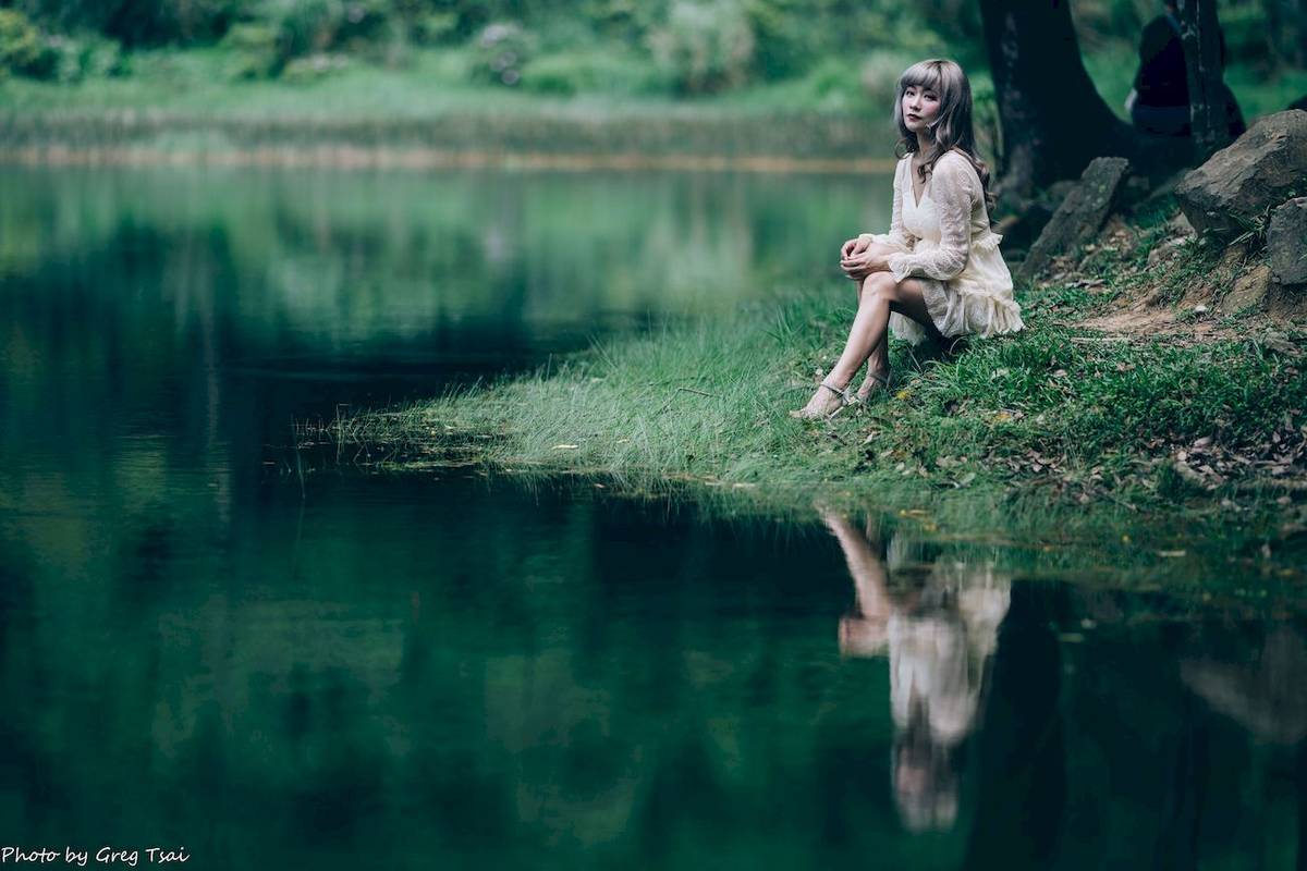 凯云白色蕾丝连衣裙浅色系穿搭梦湖主题写真-68