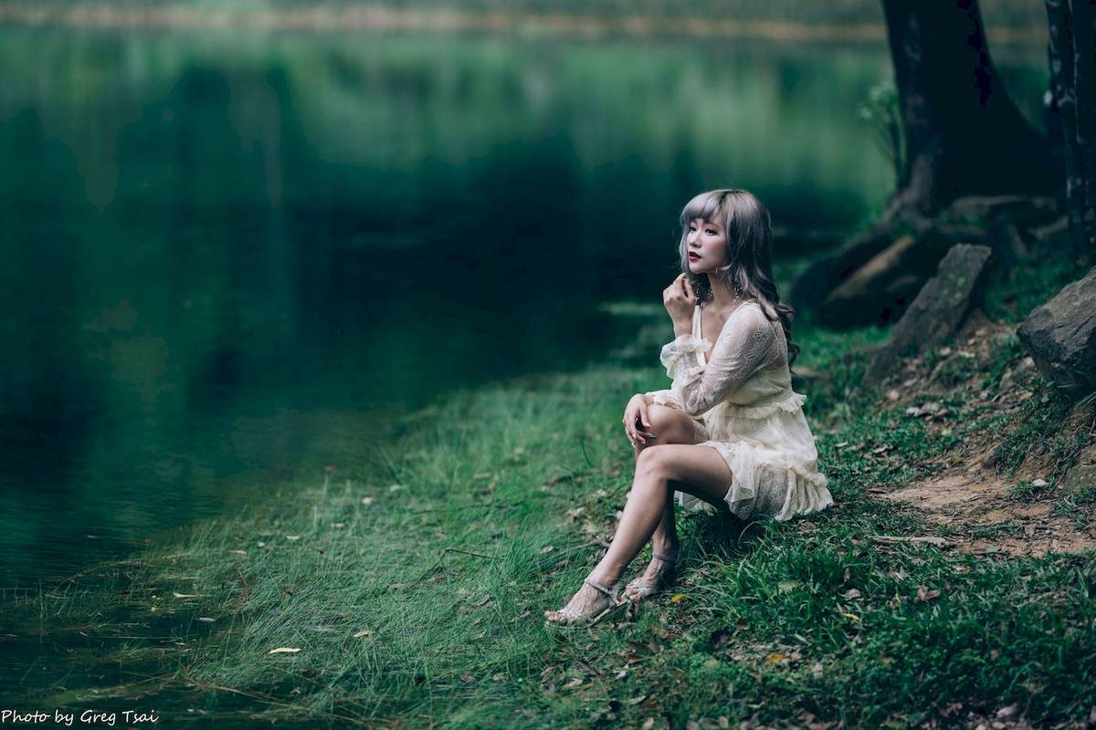 凯云白色蕾丝连衣裙浅色系穿搭梦湖主题写真-71