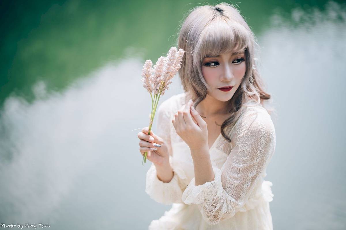 凯云白色蕾丝连衣裙浅色系穿搭梦湖主题写真-75