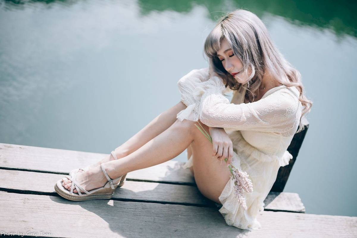 凯云白色蕾丝连衣裙浅色系穿搭梦湖主题写真-80