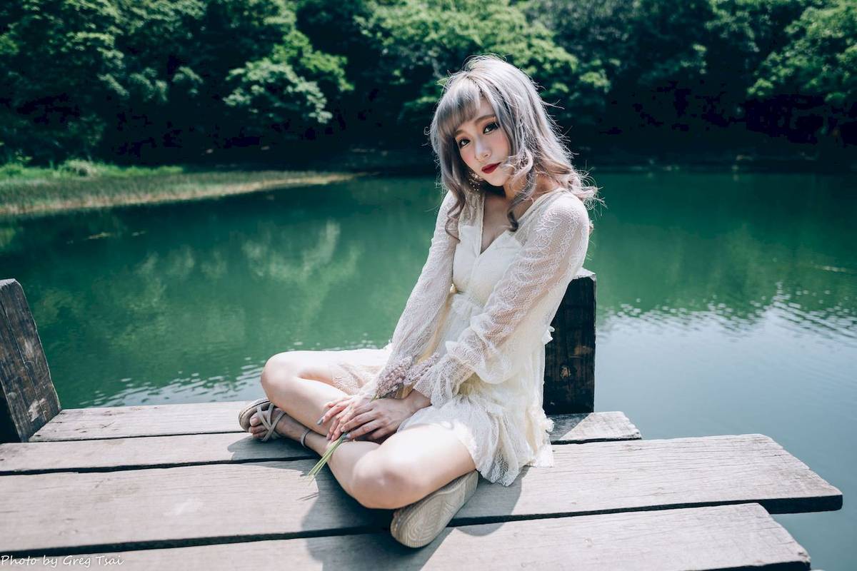 凯云白色蕾丝连衣裙浅色系穿搭梦湖主题写真-83