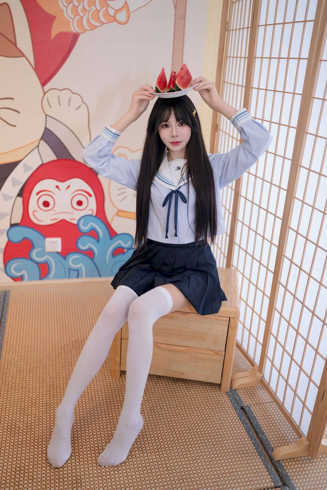 吃了个迟水手服‌搭配‌白色长袜夏日呓语主题写真-7