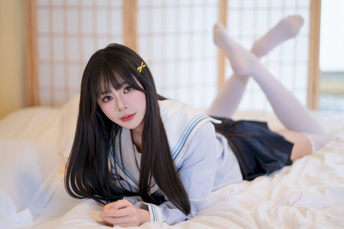 吃了个迟水手服‌搭配‌白色长袜夏日呓语主题写真-18