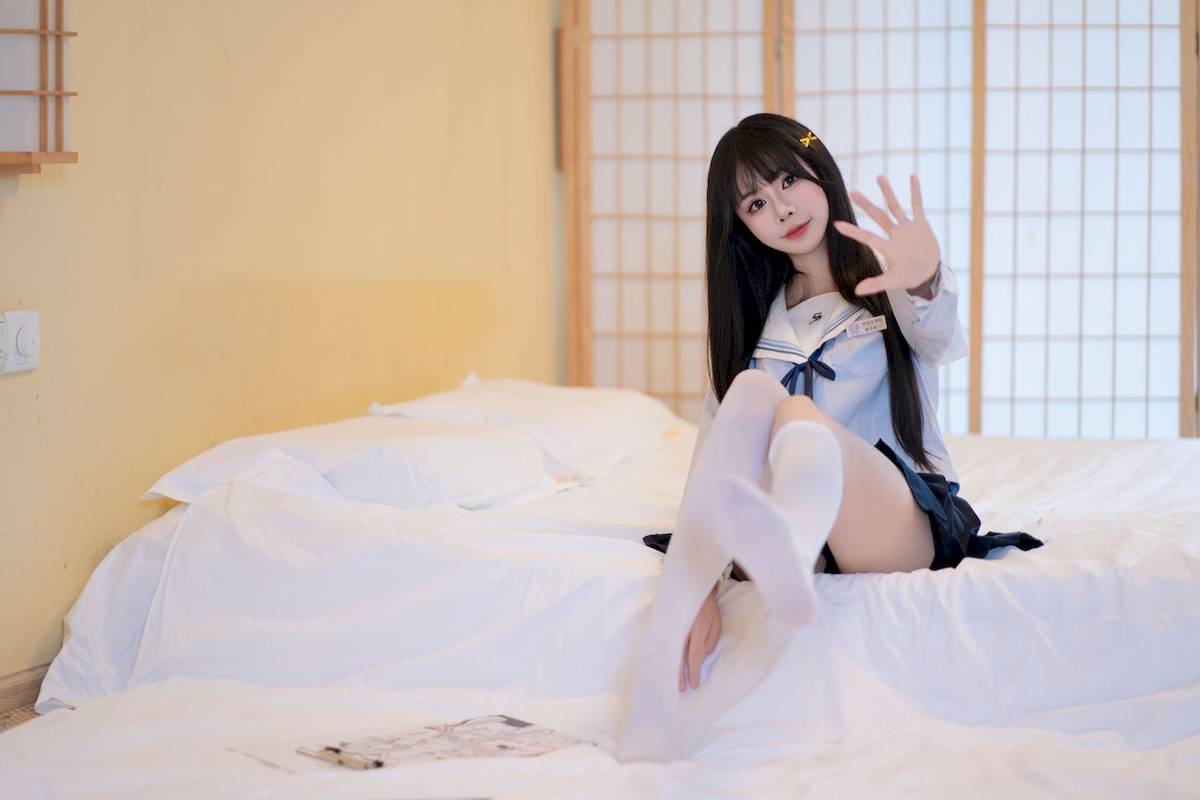 吃了个迟水手服‌搭配‌白色长袜夏日呓语主题写真-37