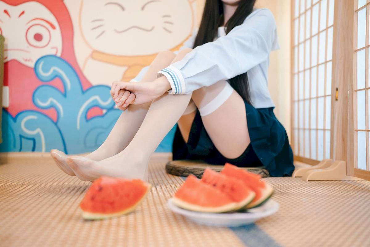 吃了个迟水手服‌搭配‌白色长袜夏日呓语主题写真-85