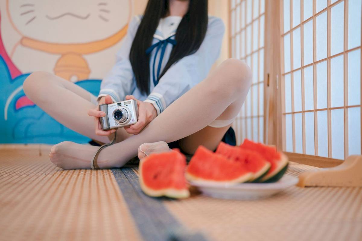 吃了个迟水手服‌搭配‌白色长袜夏日呓语主题写真-88