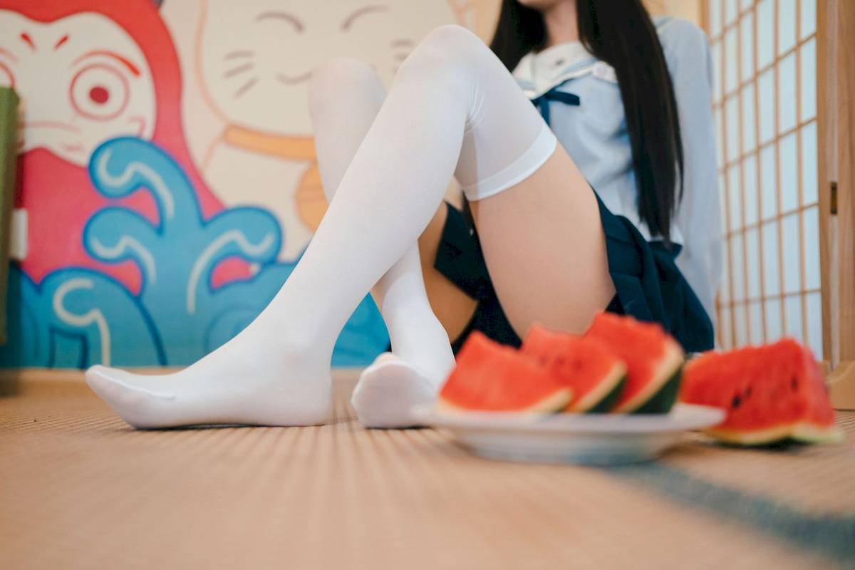 吃了个迟水手服‌搭配‌白色长袜夏日呓语主题写真-92