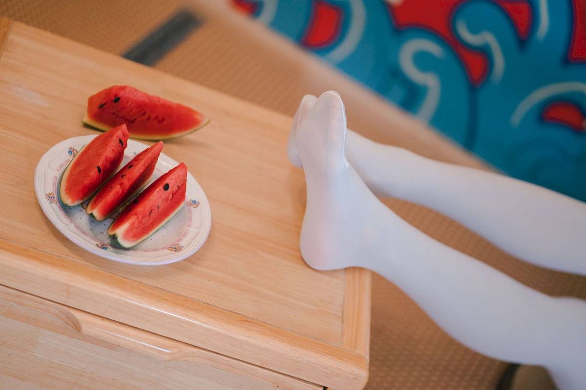 吃了个迟水手服‌搭配‌白色长袜夏日呓语主题写真-105