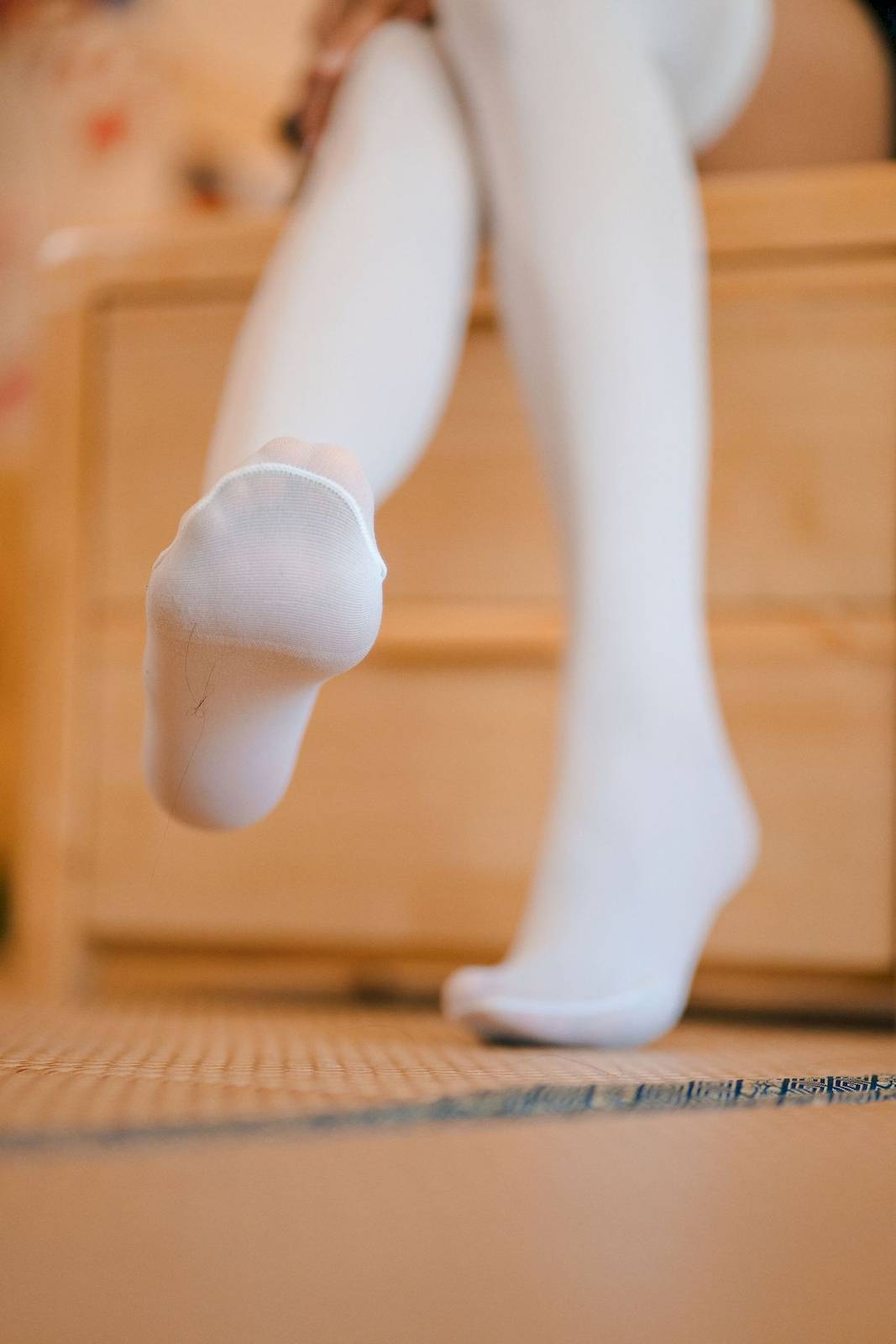 吃了个迟水手服‌搭配‌白色长袜夏日呓语主题写真-133