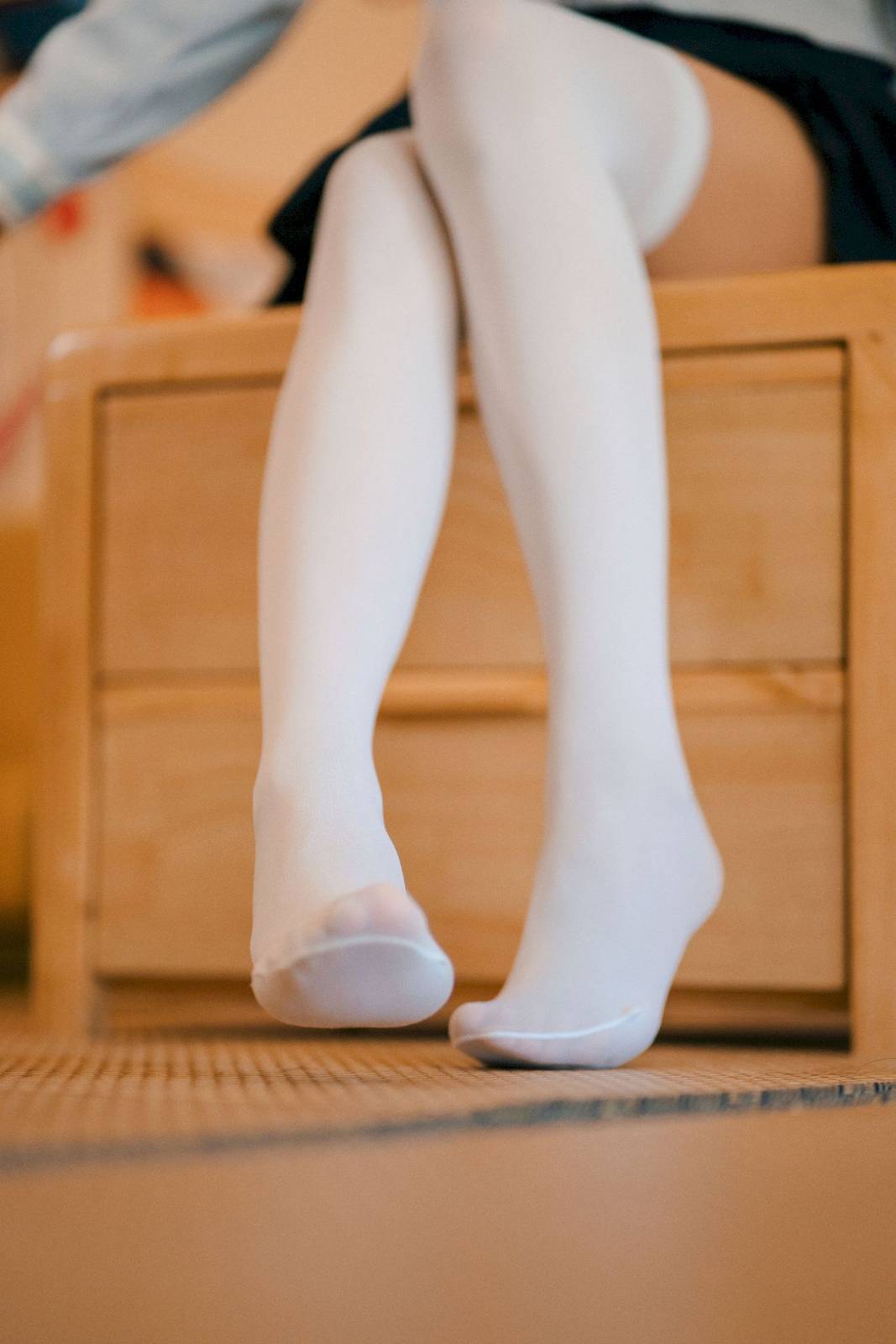 吃了个迟水手服‌搭配‌白色长袜夏日呓语主题写真-137