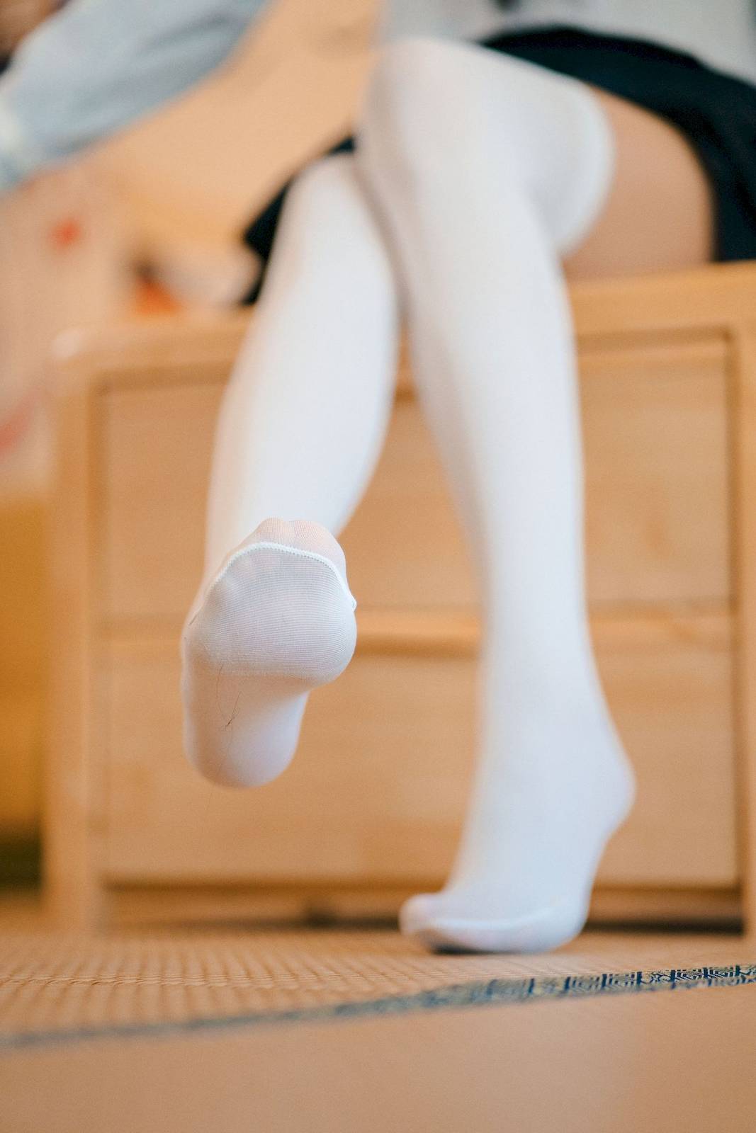 吃了个迟水手服‌搭配‌白色长袜夏日呓语主题写真-135