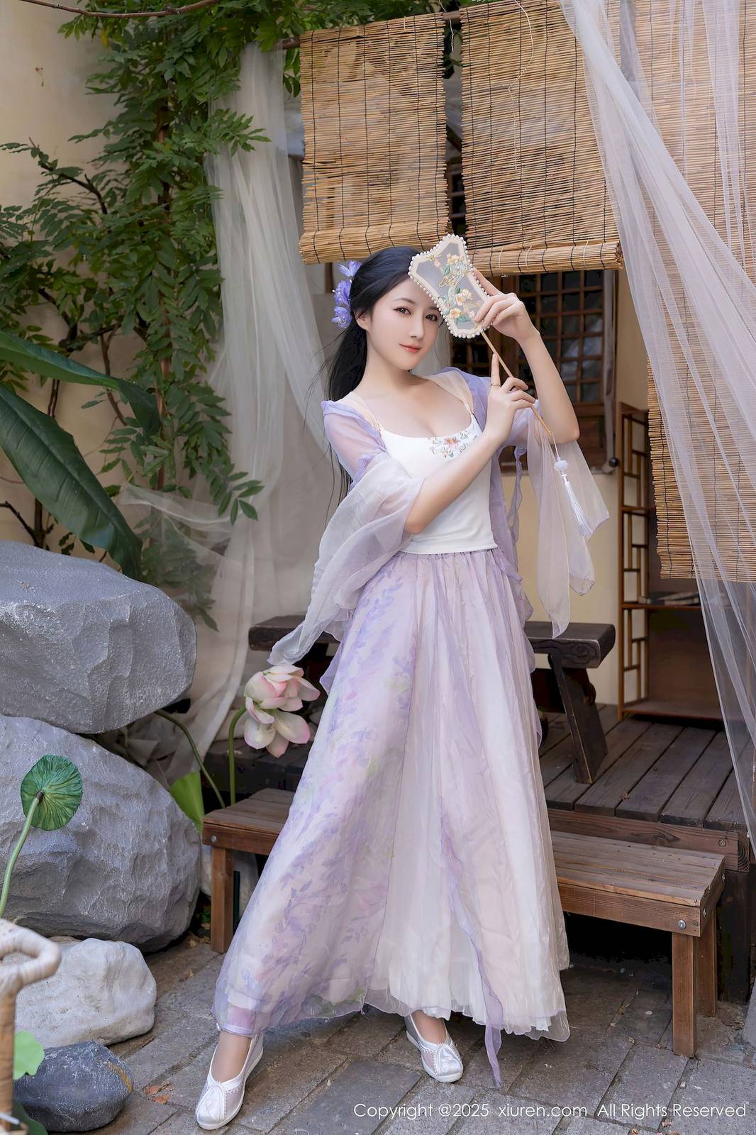 秀人网模特鱼子酱Fish紫色长裙白色丝袜长沙旅拍-7