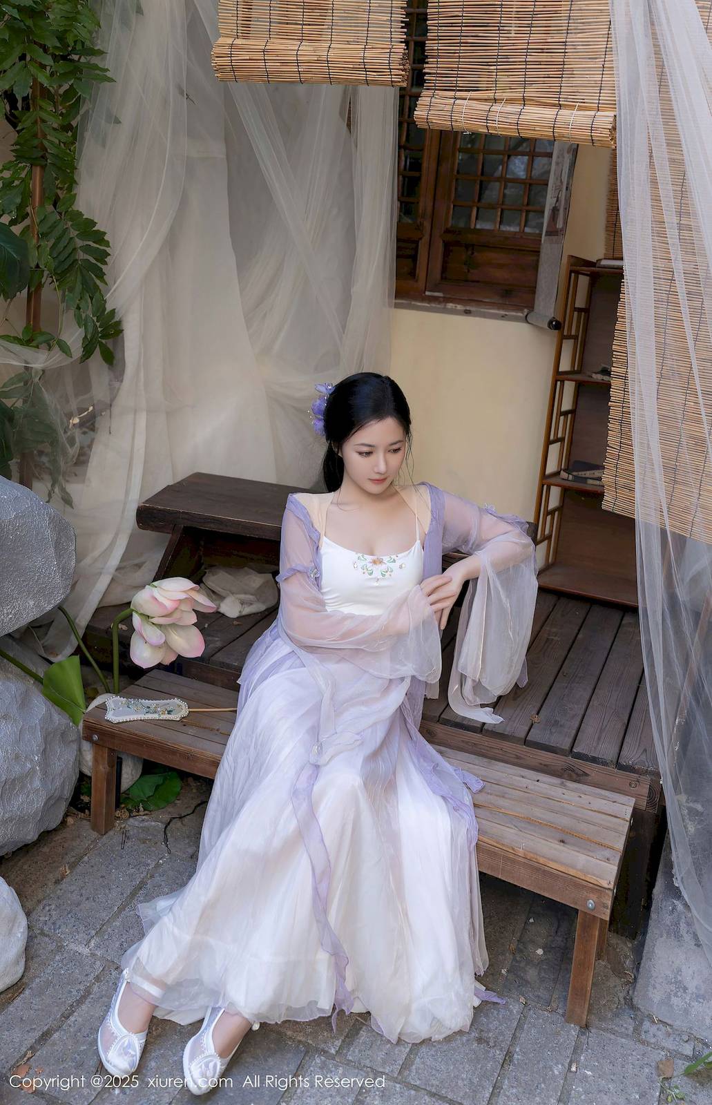 秀人网模特鱼子酱Fish紫色长裙白色丝袜长沙旅拍-5