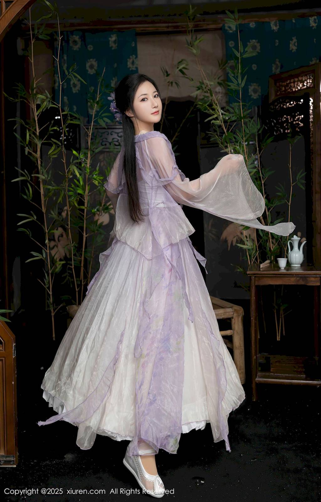 秀人网模特鱼子酱Fish紫色长裙白色丝袜长沙旅拍-13