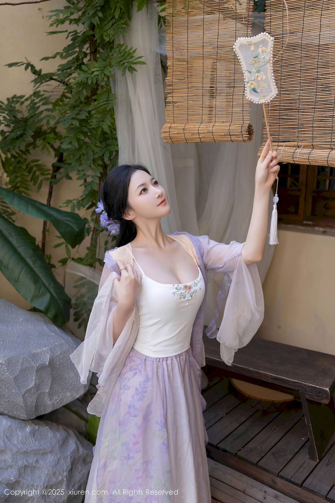 秀人网模特鱼子酱Fish紫色长裙白色丝袜长沙旅拍-11