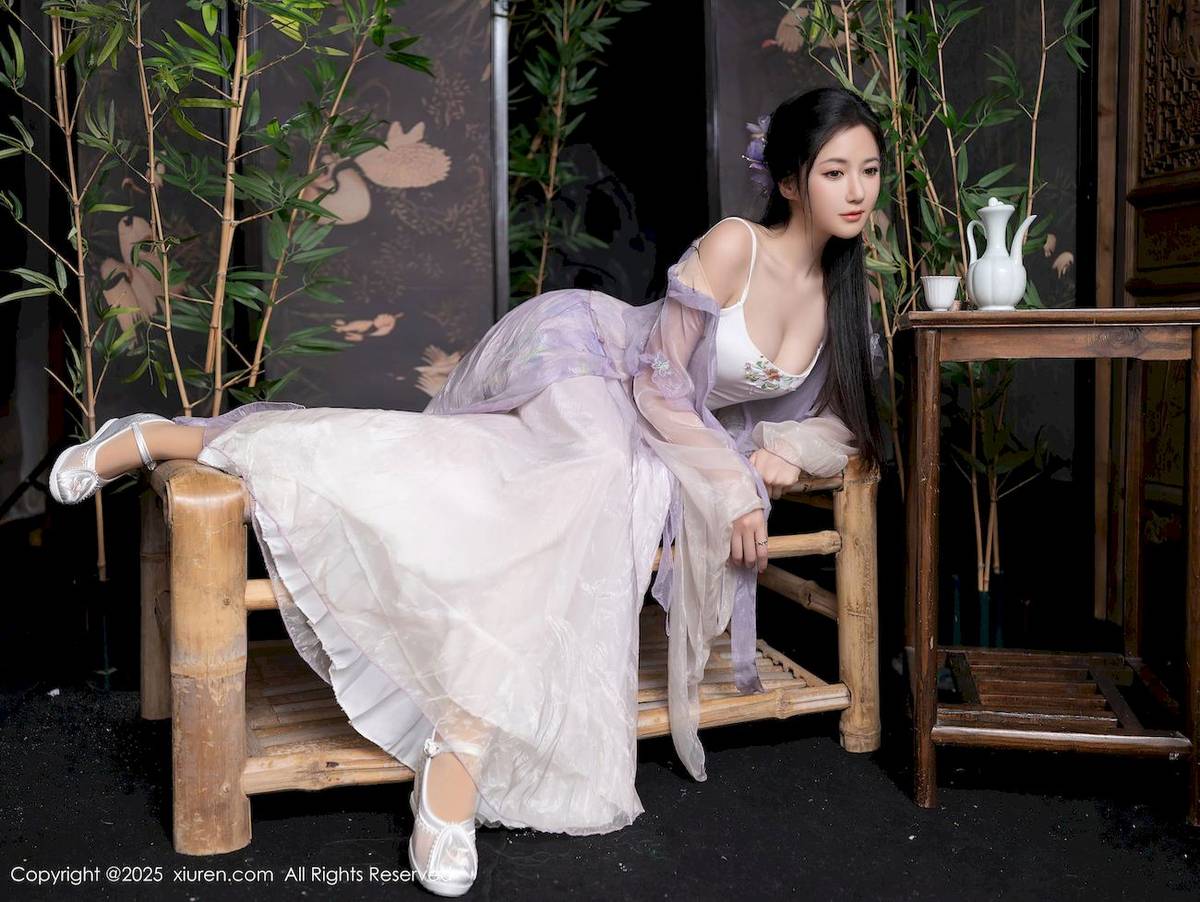 秀人网模特鱼子酱Fish紫色长裙白色丝袜长沙旅拍-18