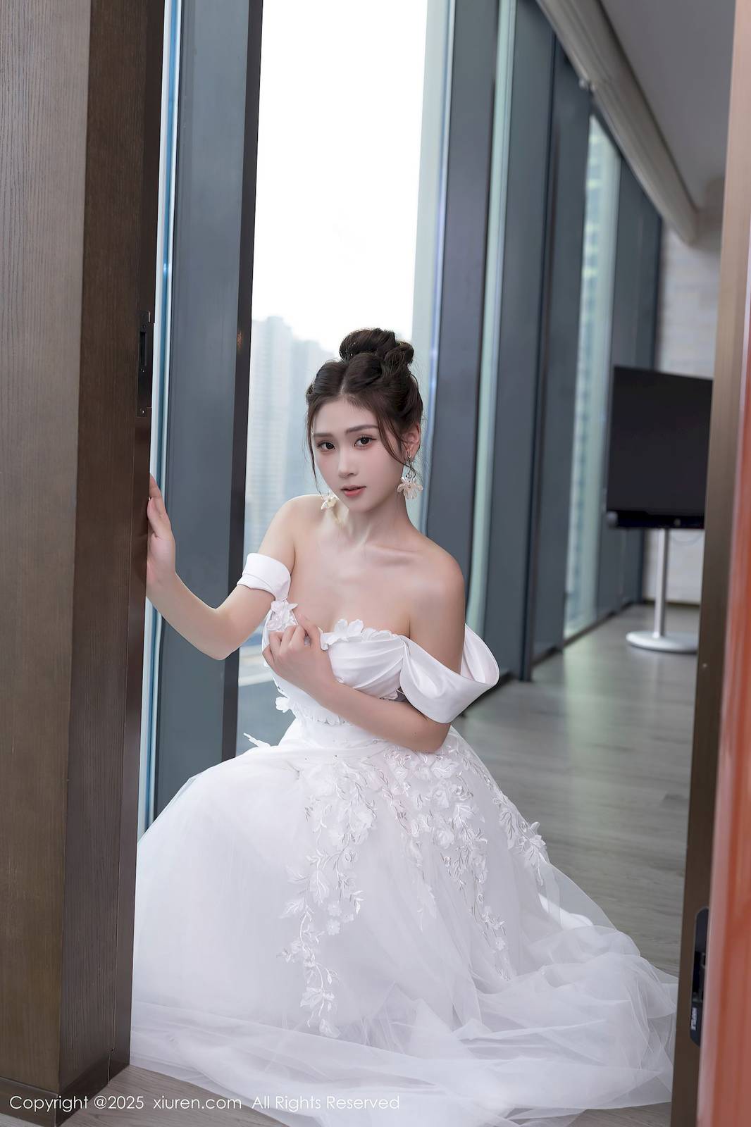 秀人网新人刘婷婷白色婚纱肉色丝袜性感写真-8