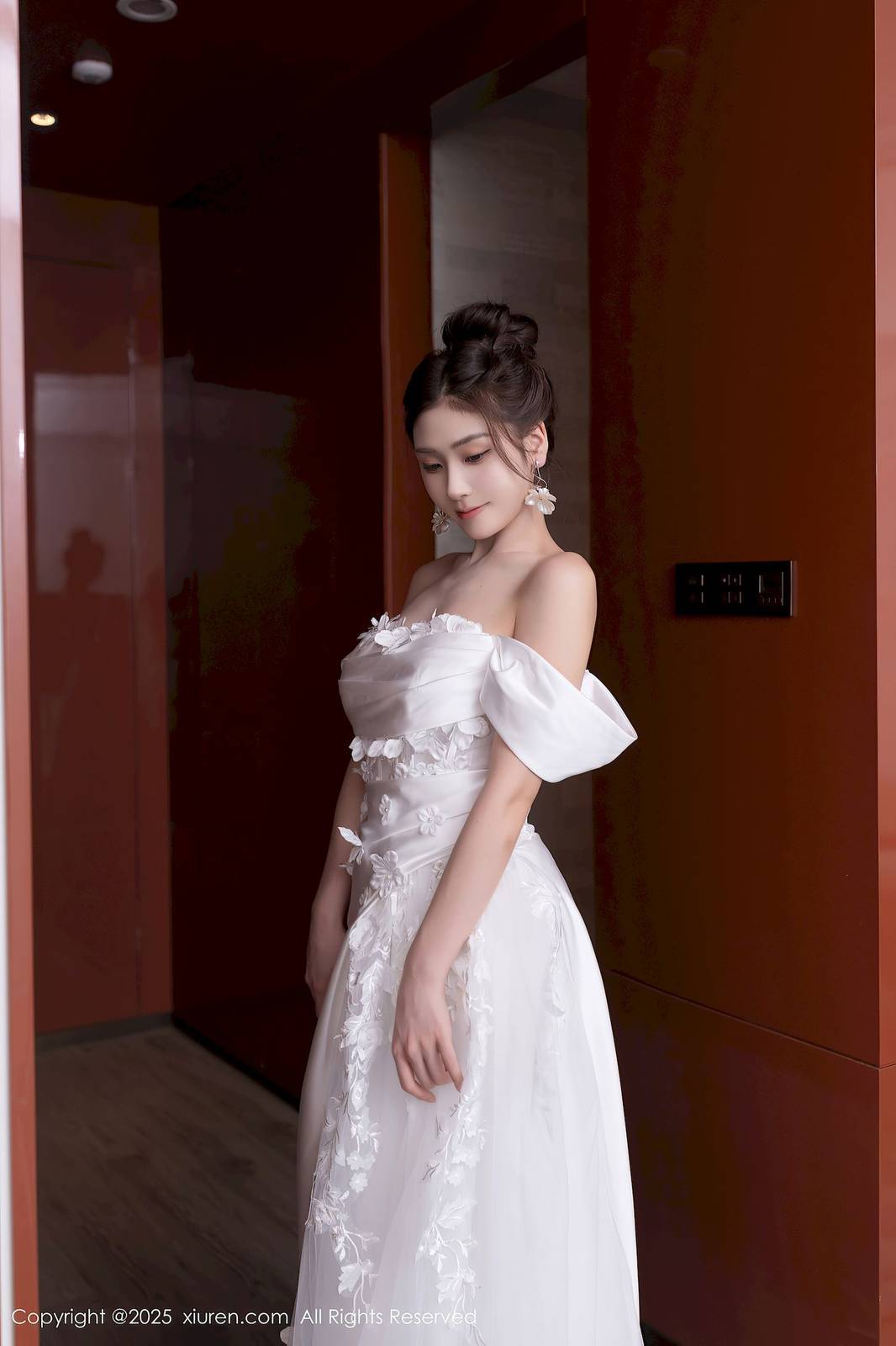 秀人网新人刘婷婷白色婚纱肉色丝袜性感写真-6