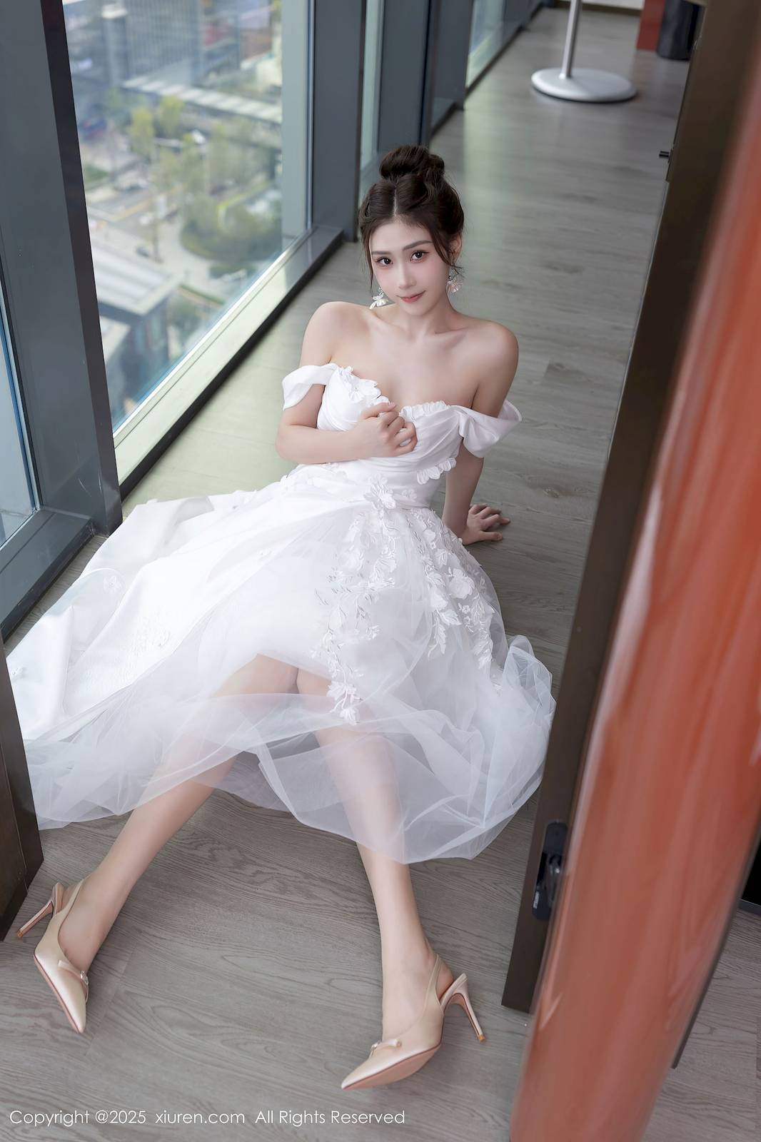 秀人网新人刘婷婷白色婚纱肉色丝袜性感写真-11