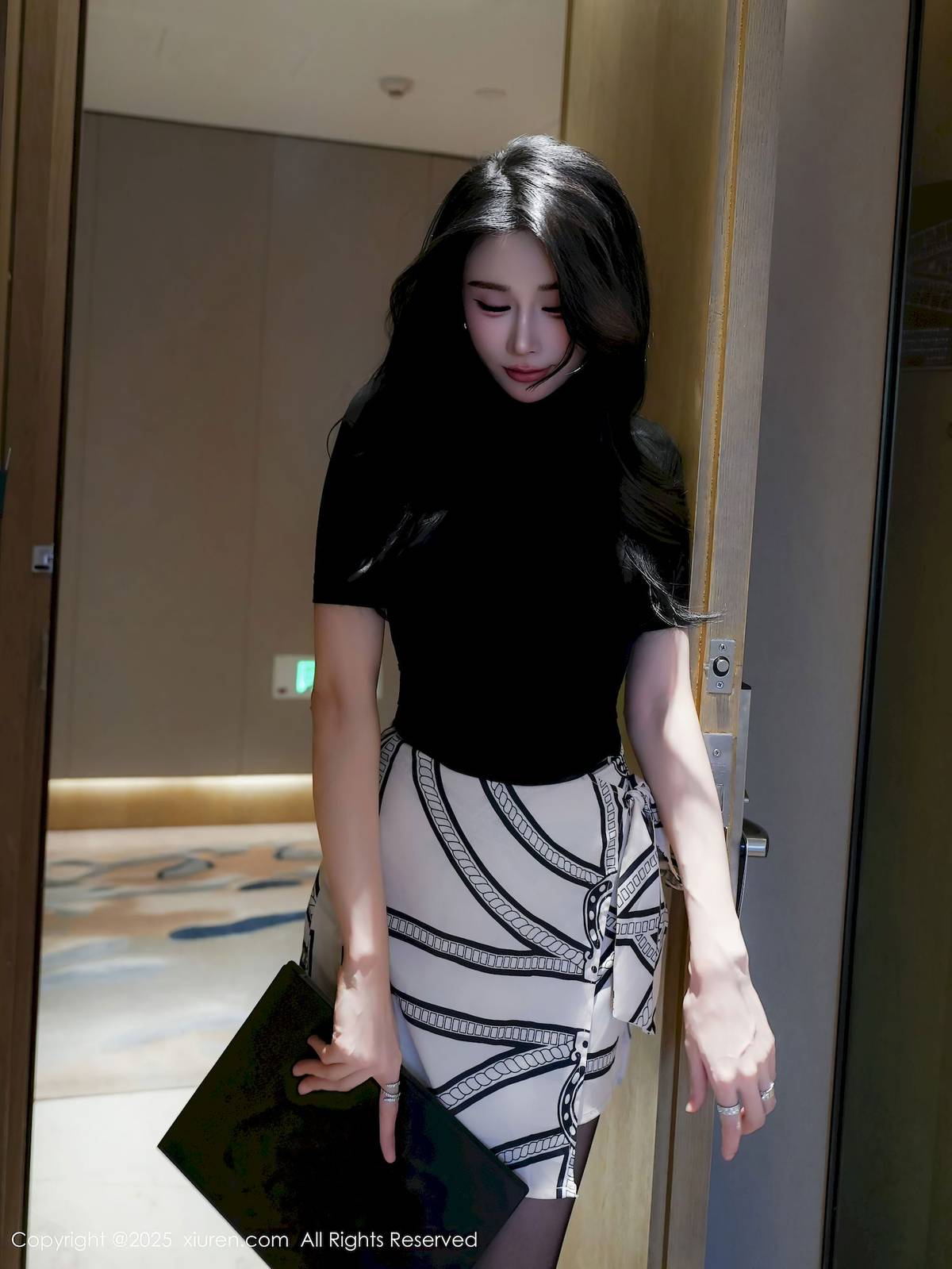 秀人网模特椰汁糯米姬黑色T恤魅惑黑丝性感写真-16