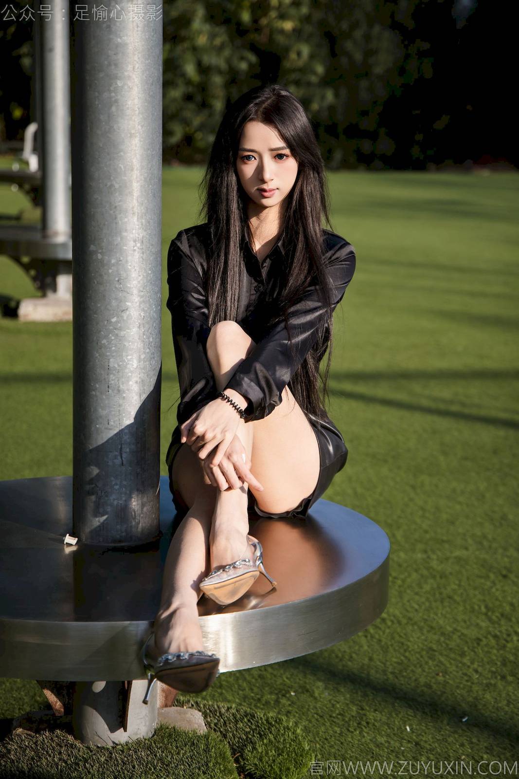 足愉心模特云悦黑色时尚服饰修长美腿户外写真-39