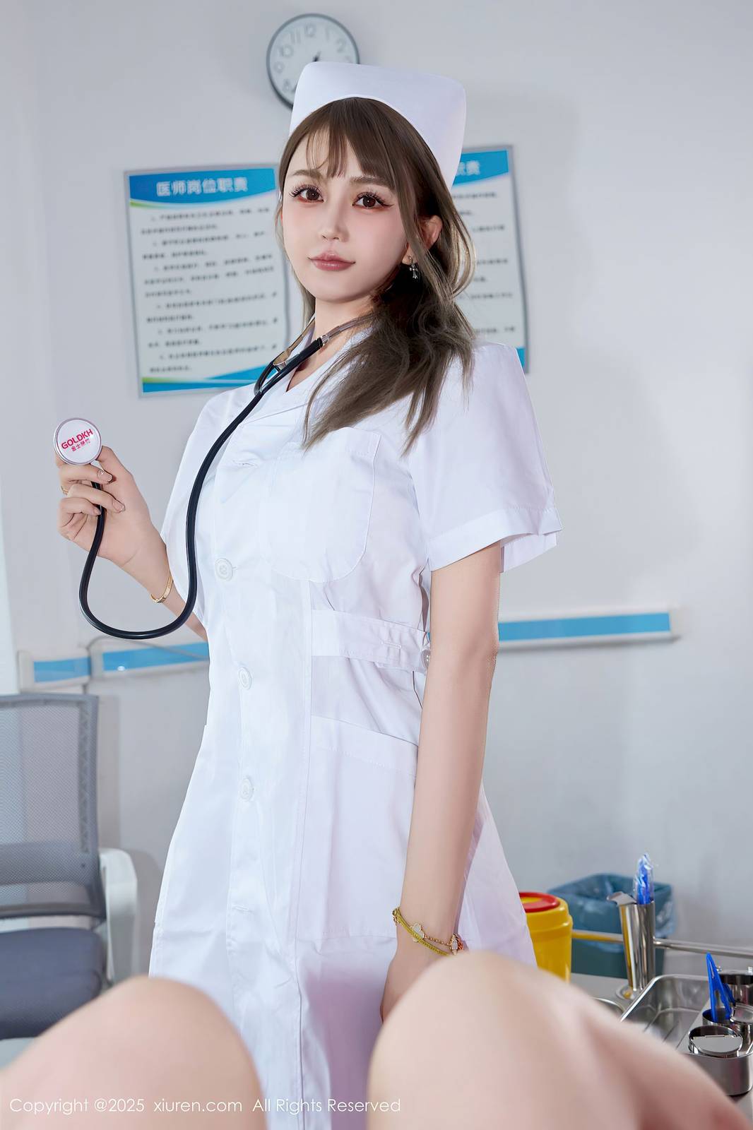 秀人网模特Zoe柚柚护士制服凹凸身材性感写真-22