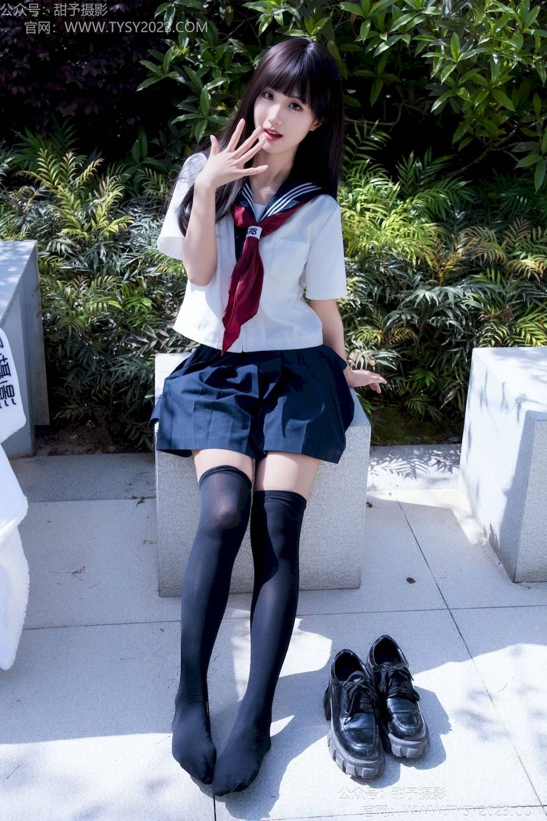 甜予摄影模特小甜桃齐肩短发校园风女生写真-30