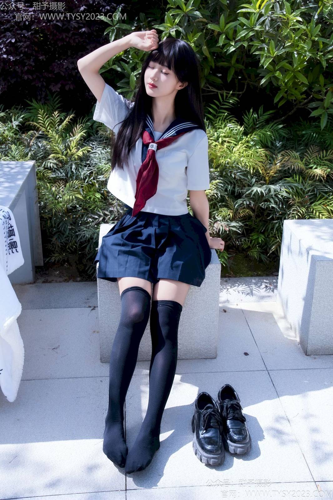 甜予摄影模特小甜桃齐肩短发校园风女生写真-31