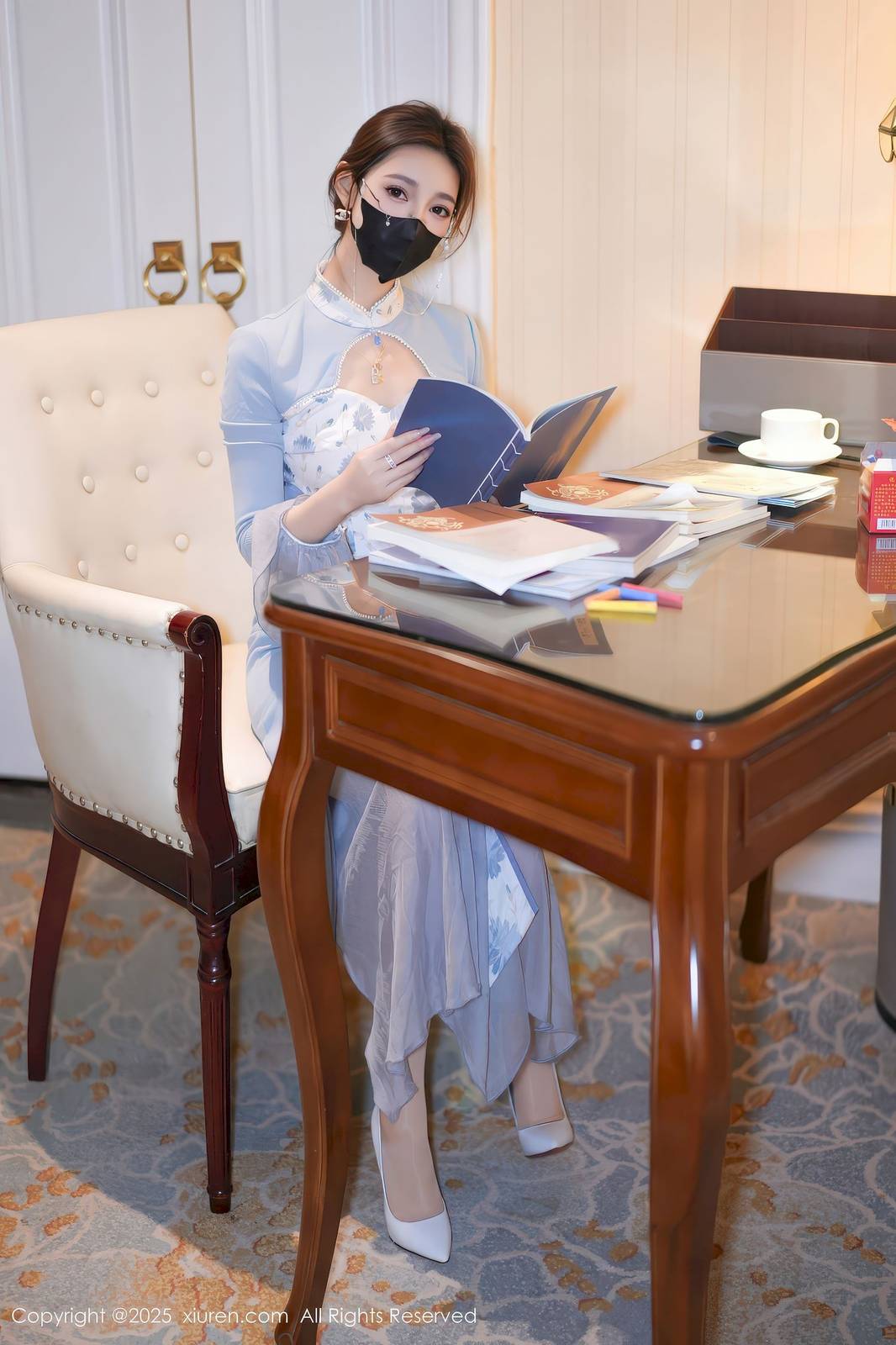 秀人网模特Twins-桃桃蓝色连衣裙白丝主题写真-9